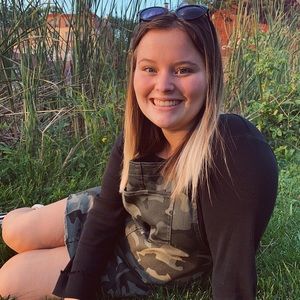 Meet your Posher, Ella